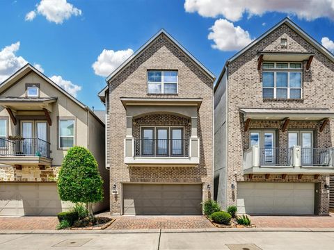 Photo of 8418 Oak Leaf Point Drive, Houston, TX 77055 (MLS # 46212321)