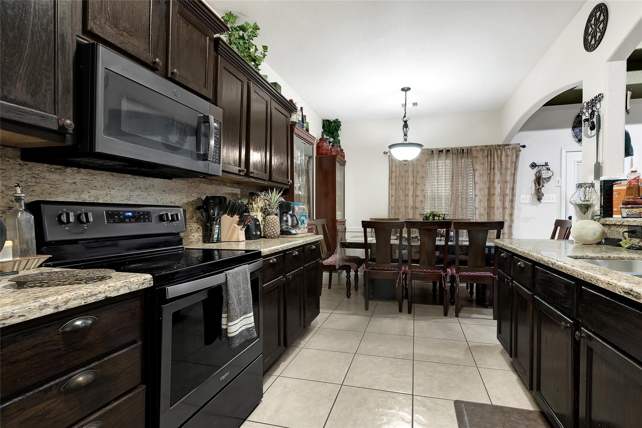 16727 E Longwood Meadows