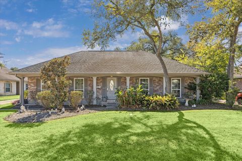 Photo of 13711 Greenway Drive, Sugar Land, TX 77498 (MLS # 80639588)