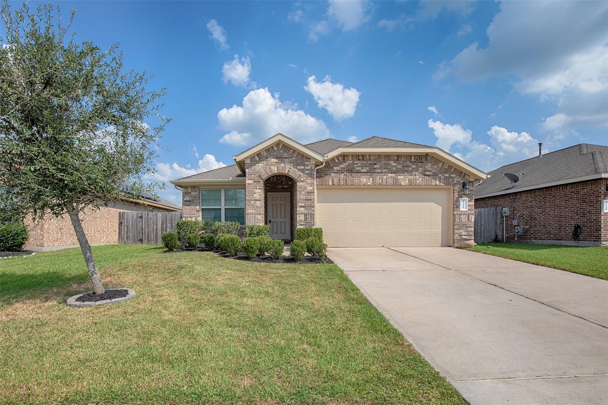 8215 Oakleaf Meadow Court