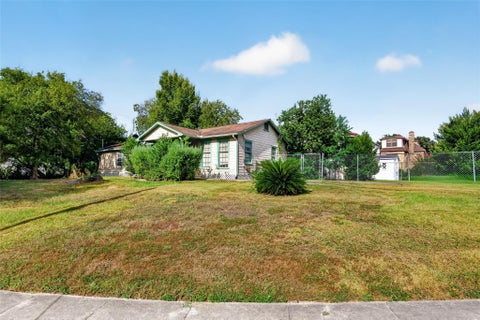 Photo of 5130 Live Oak Street, Houston, TX 77004 (MLS # 56316176)