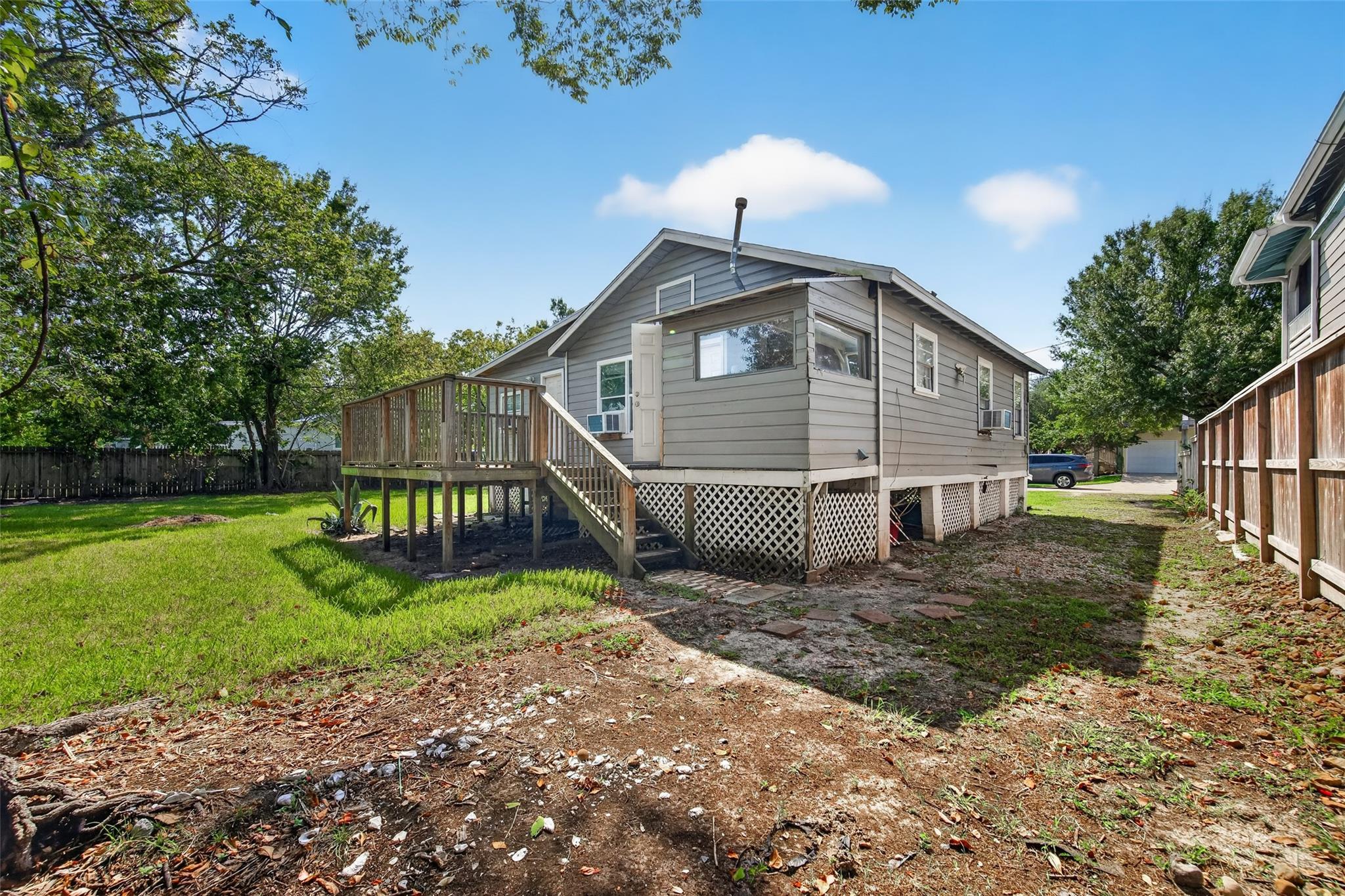 914 Hawthorne