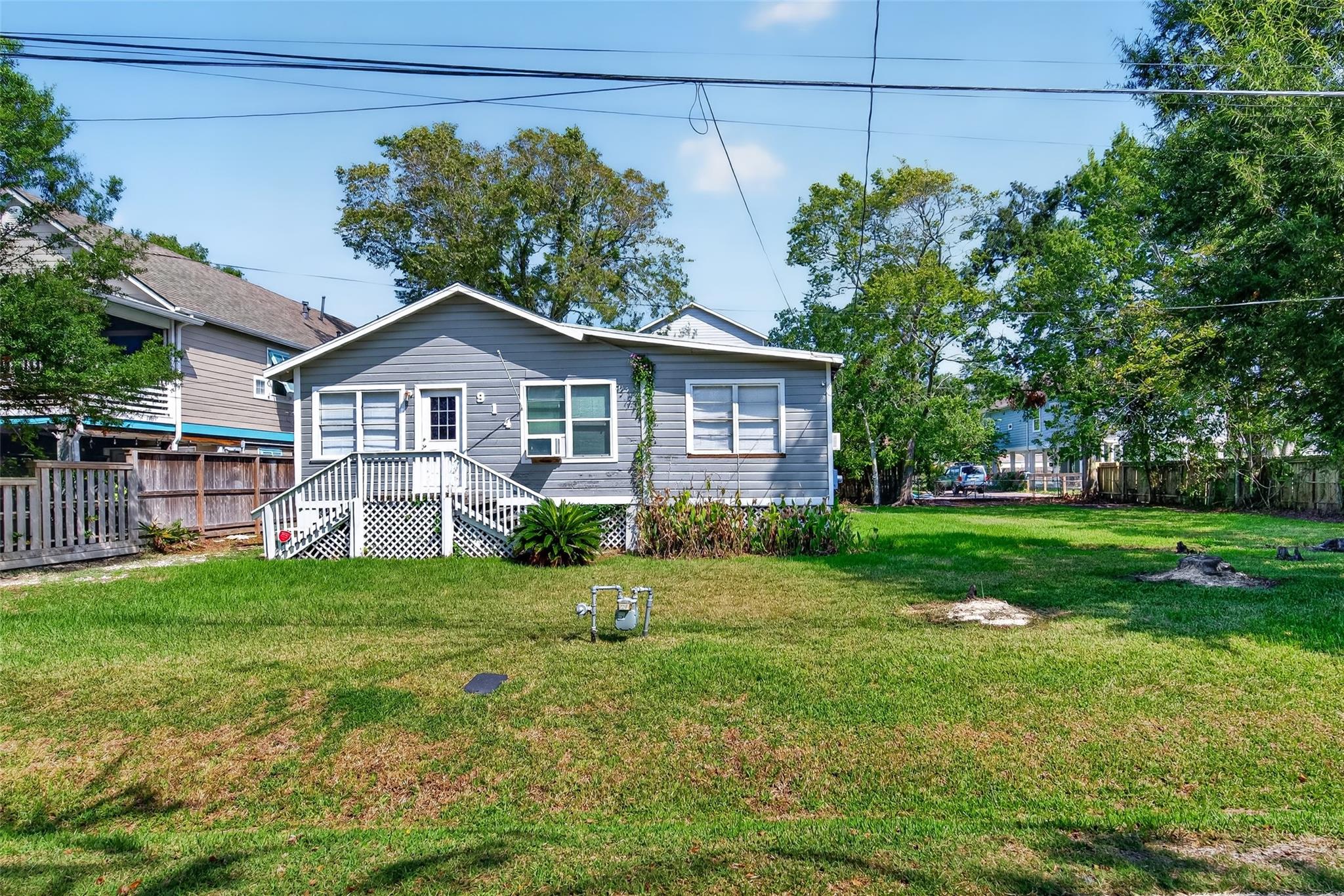 914 Hawthorne