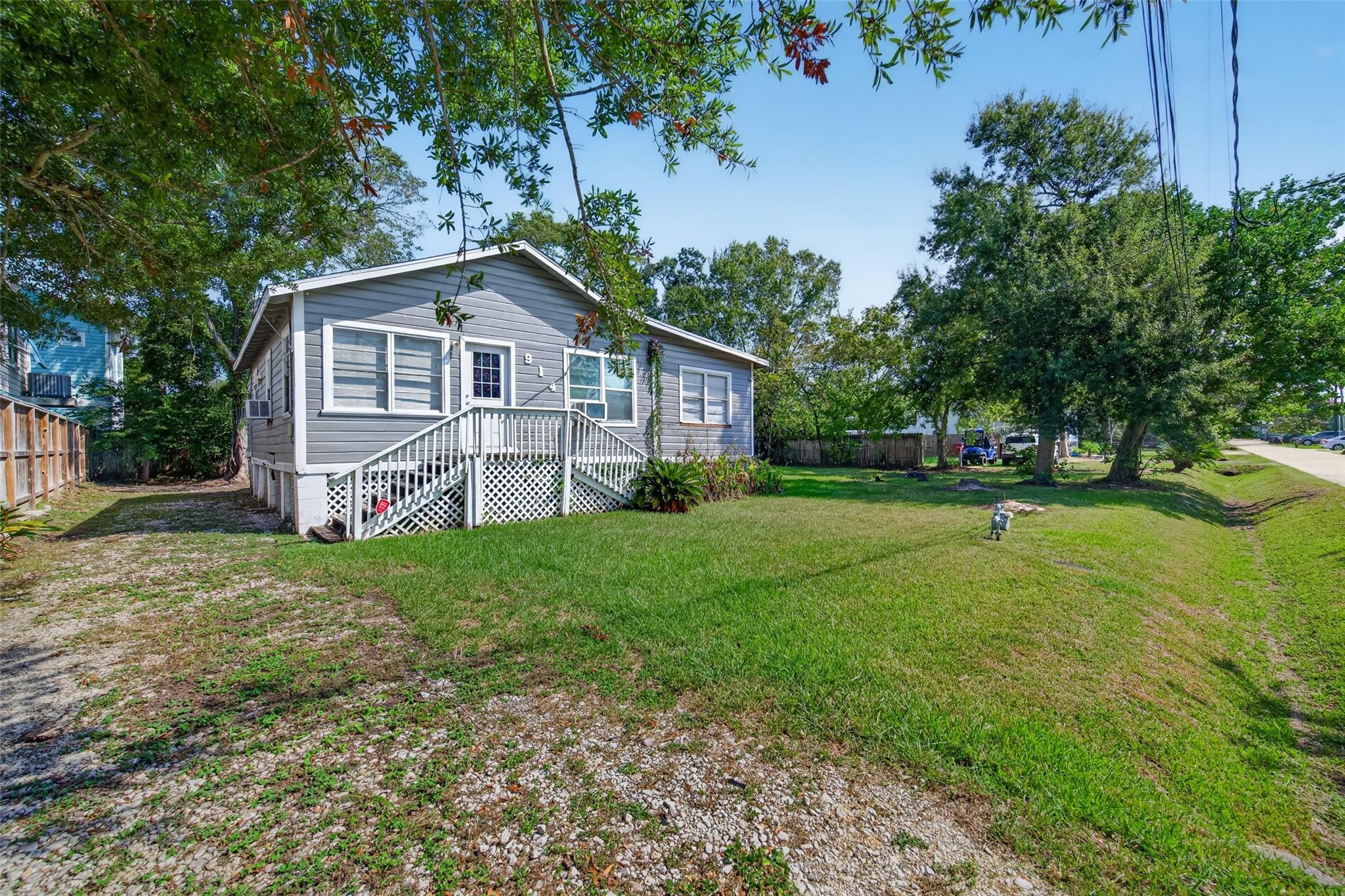 914 Hawthorne