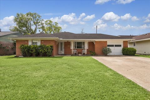 Photo of 6131 Birdwood Road, Houston, TX 77074 (MLS # 56020376)