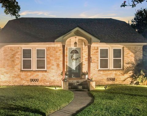 Photo of 516 Eleanor Street, Houston, TX 77009 (MLS # 43842531) Photo of 516 Eleanor Street, Houston, TX 77009 (MLS # 43842531)