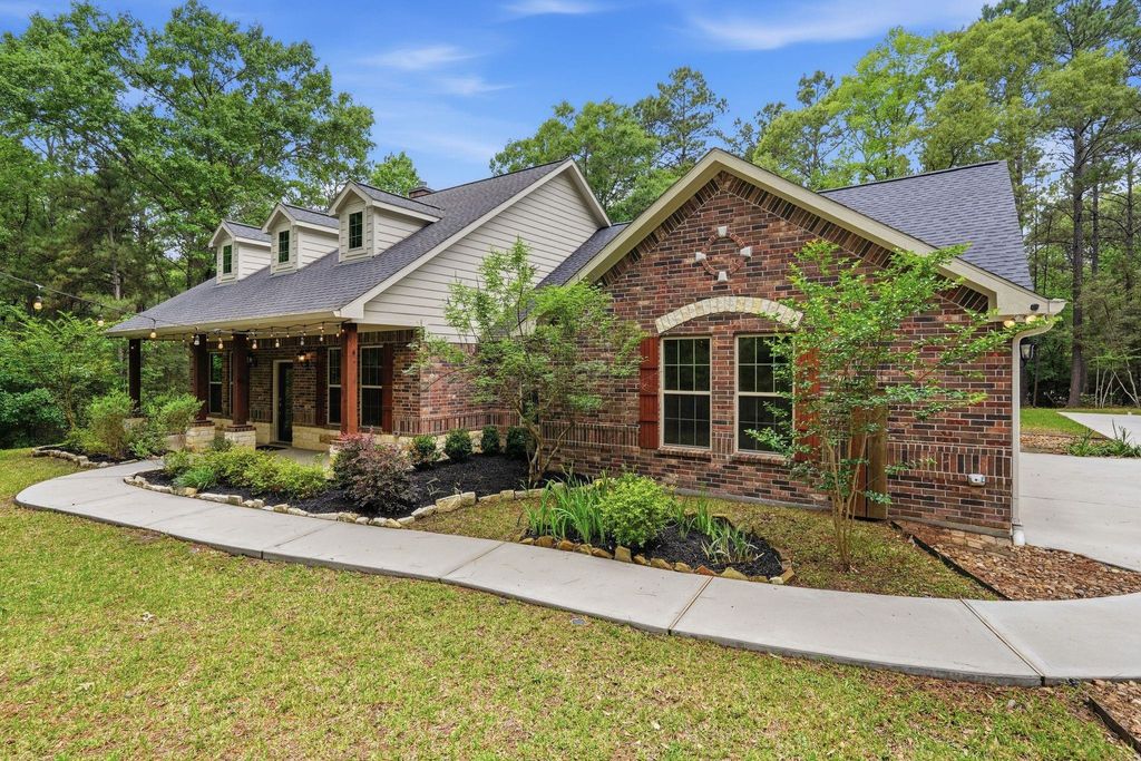 Photo of 323 Dipping Vat Road, Huntsville, TX 77340 (MLS # 79911028)