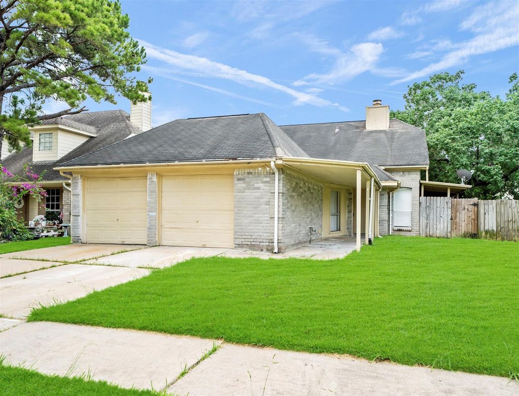 Photo of 10906 Canarywood Drive, Houston, TX 77089 (MLS # 28263158)