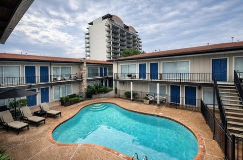 Photo of 414 Marshall Street #21, Houston, TX 77006 (MLS # 88380345)