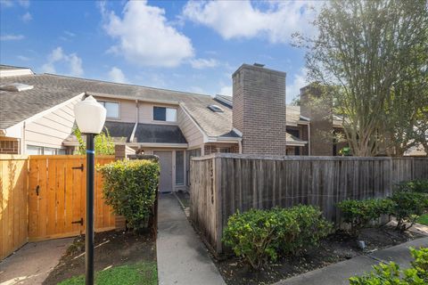 Photo of 13794 Hollowgreen Drive #303, Houston, TX 77082 (MLS # 85256655) Photo of 13794 Hollowgreen Drive #303, Houston, TX 77082 (MLS # 85256655)