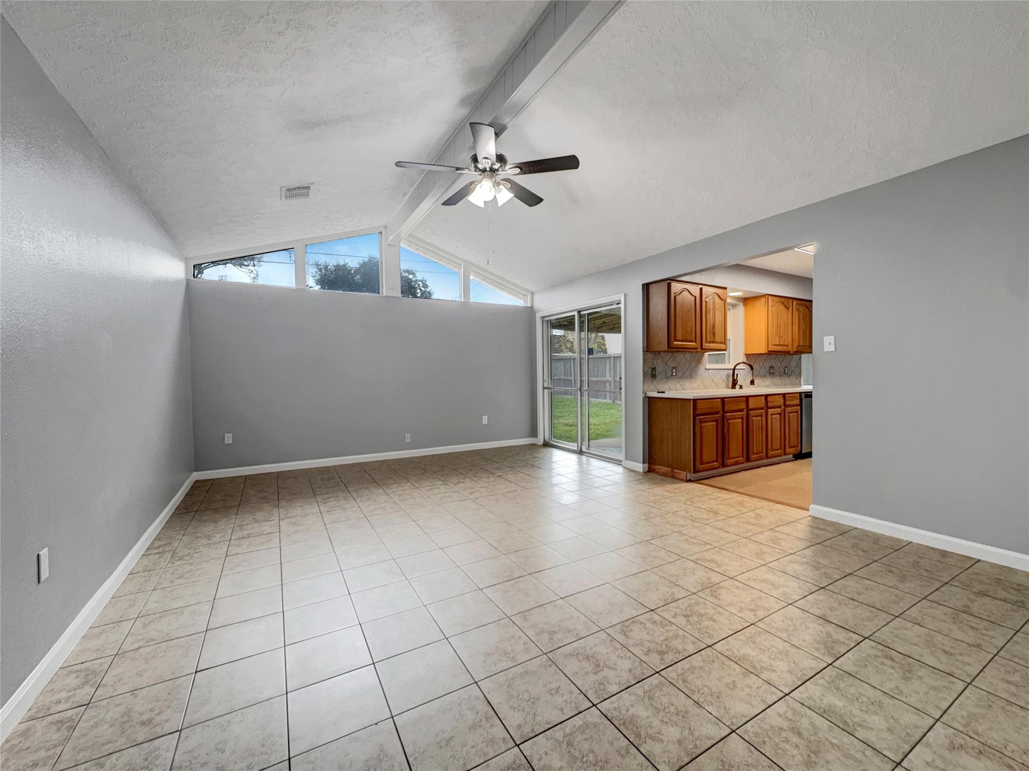 2103 Williamsburg Court N