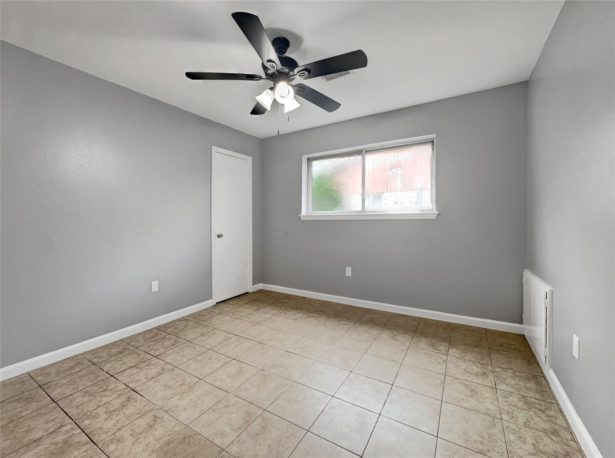2103 Williamsburg Court N