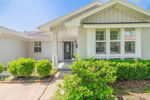 Photo of 14127 Woodthorpe Lane, Houston, TX 77079 (MLS # 68217243)