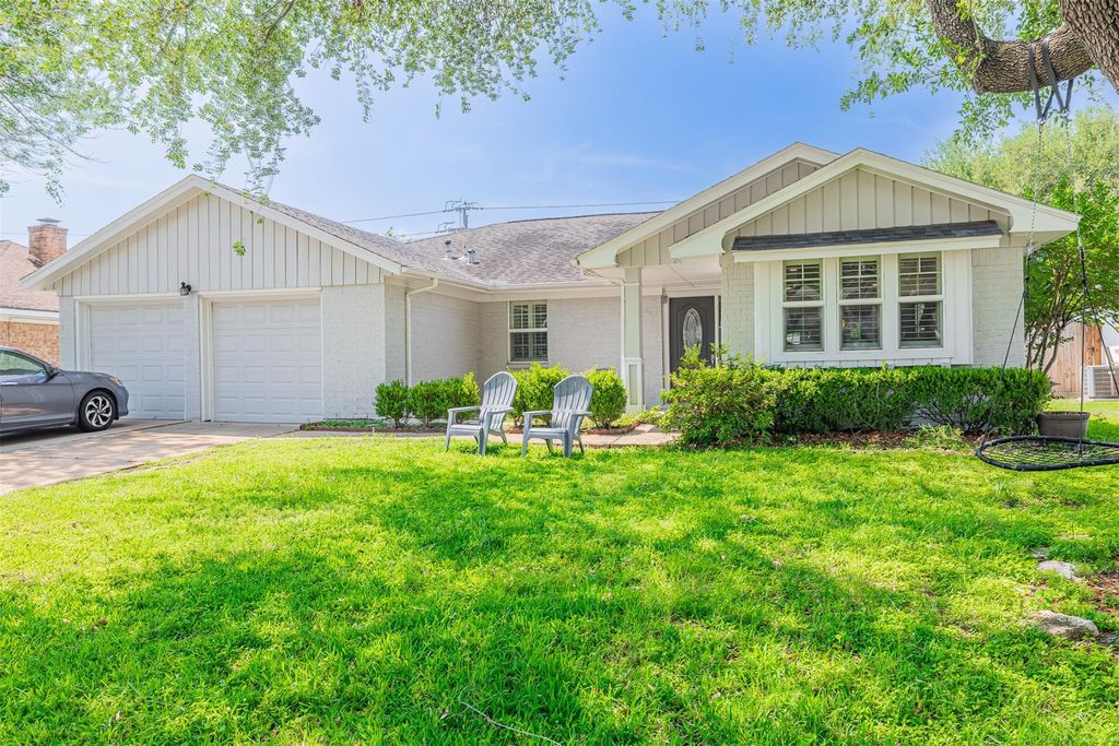 Photo of 14127 Woodthorpe Lane, Houston, TX 77079 (MLS # 68217243)