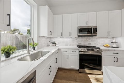 Tiny photo for 1914 Luna Woods Lane Ln, Houston, TX 77055 (MLS # 54542621)