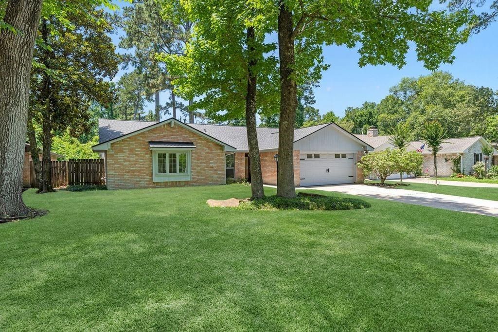 Photo of 2018 Little Cedar Drive, Houston, TX 77339 (MLS # 15877301)