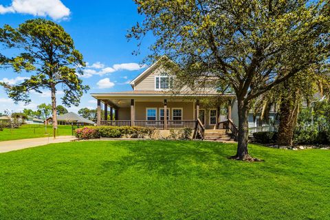 Photo of 361 Bridgelanding, Onalaska, TX 77360 (MLS # 52097556)