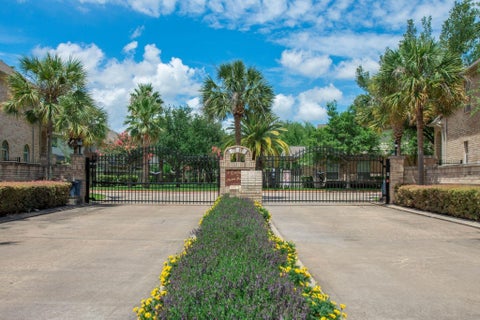 Photo of 7511 S Linpar Court, Houston, TX 77040 (MLS # 14317207)