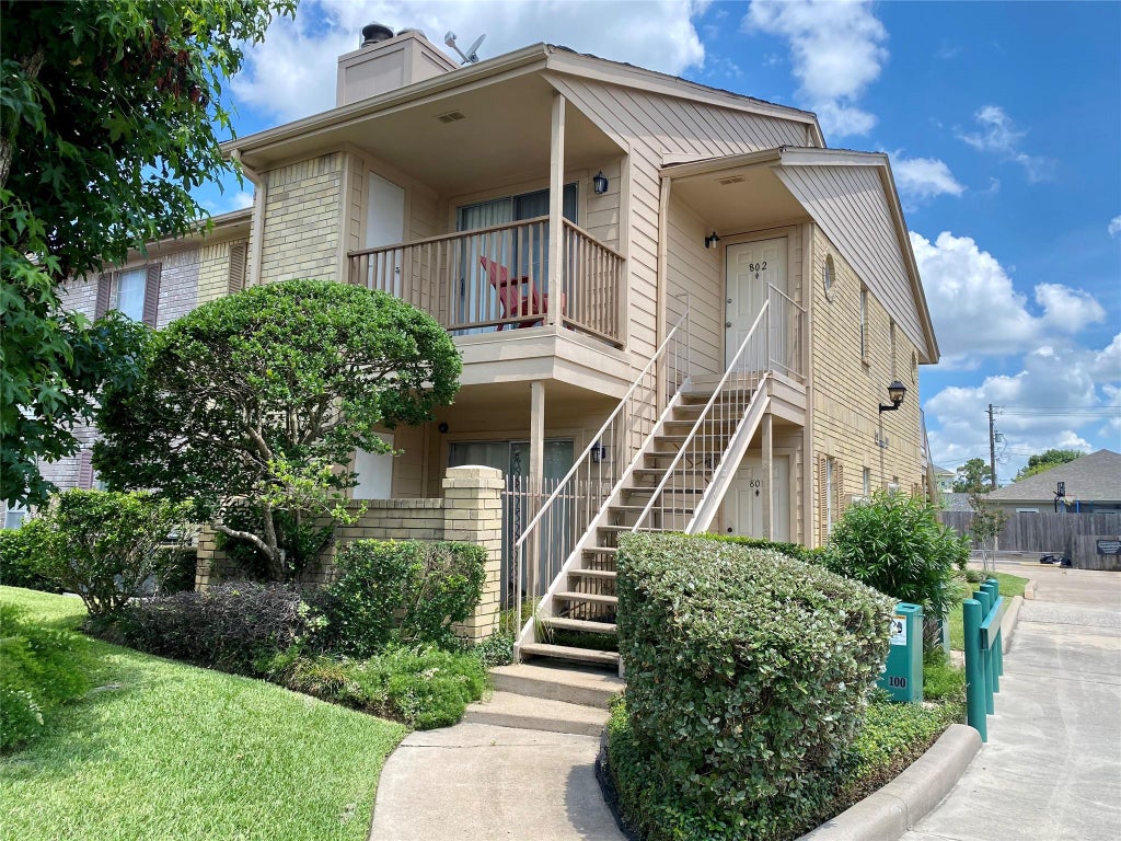 Photo of 3100 Jeanetta Street #802, Houston, TX 77063 (MLS # 65232116)