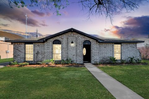 Photo of 8011 La Roche Lane, Houston, TX 77036 (MLS # 65654477)