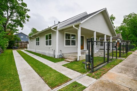 Photo of 1110 Louise Street, Houston, TX 77009 (MLS # 33190029)