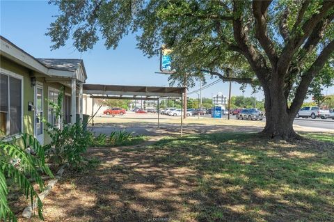 Tiny photo for 720 E Villa Maria Road, Bryan, TX 77802 (MLS # 28987482)