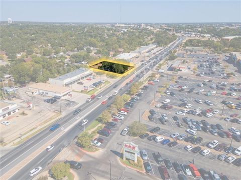 Tiny photo for 720 E Villa Maria Road, Bryan, TX 77802 (MLS # 28987482)