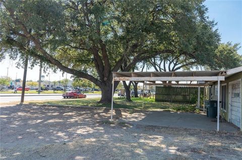 Tiny photo for 720 E Villa Maria Road, Bryan, TX 77802 (MLS # 28987482)