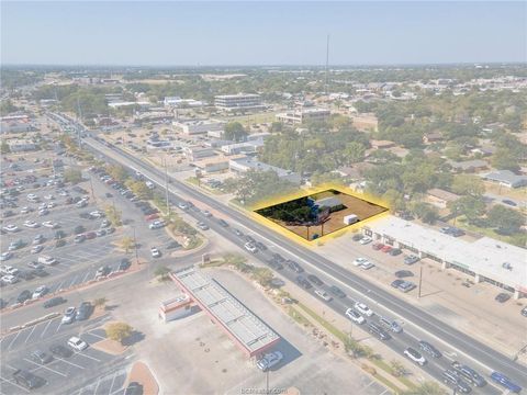 Tiny photo for 720 E Villa Maria Road, Bryan, TX 77802 (MLS # 28987482)