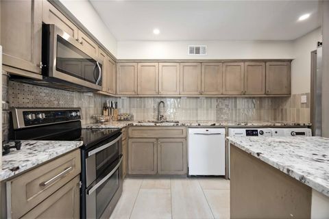 Photo of 470 N Post Oak Lane #470, Houston, TX 77024 (MLS # 26358263)
