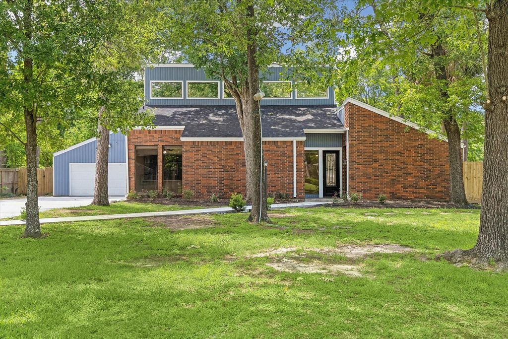 Photo of 1906 River Falls Drive, Houston, TX 77339 (MLS # 56484210)