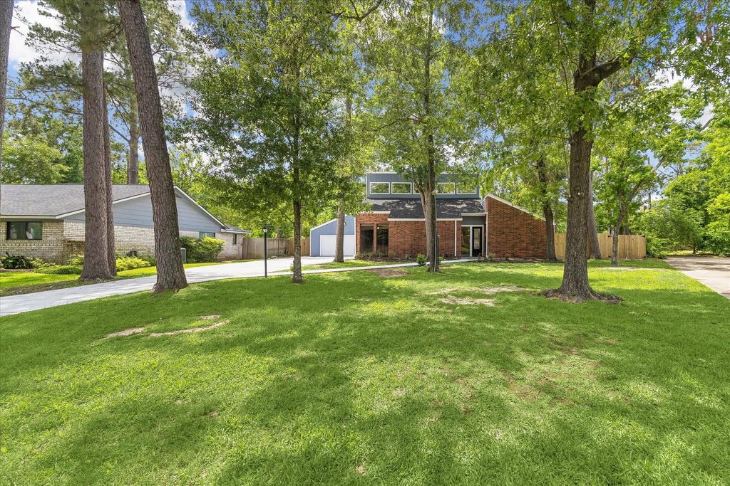 Photo of 1906 River Falls Drive, Houston, TX 77339 (MLS # 56484210)