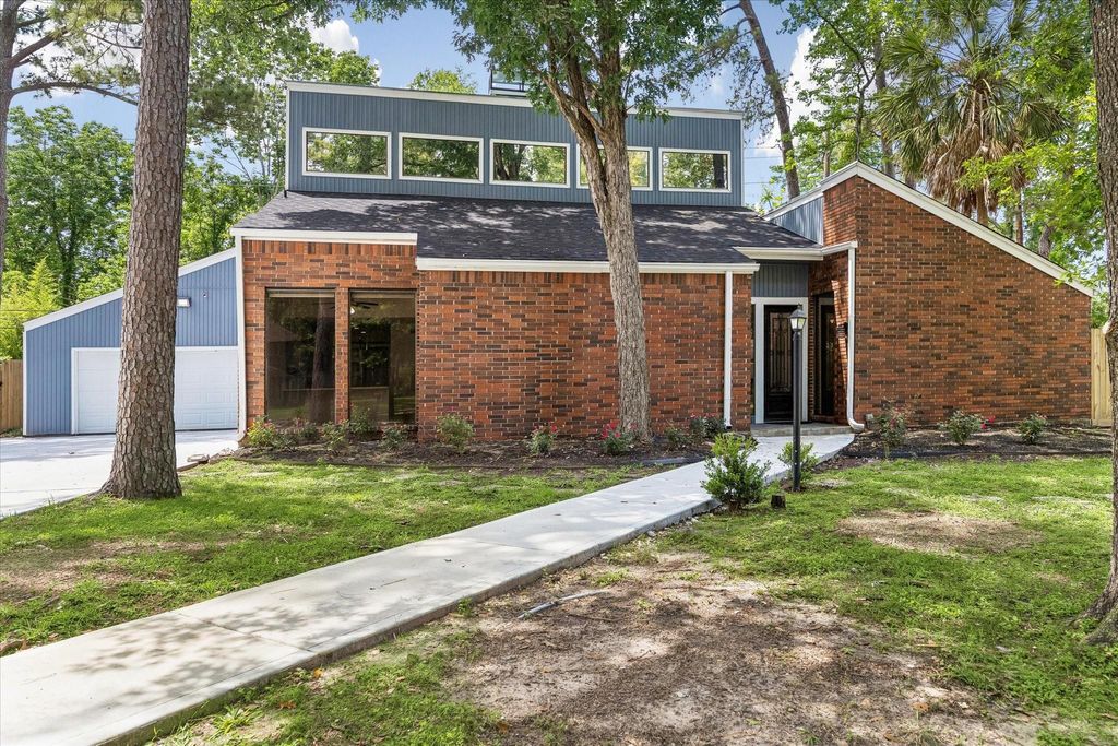 Photo of 1906 River Falls Drive, Houston, TX 77339 (MLS # 56484210)