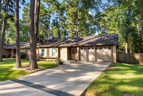 Photo of 102 N Woodstock Circle Drive, The Woodlands, TX 77381 (MLS # 41565657) Photo of 102 N Woodstock Circle Drive, The Woodlands, TX 77381 (MLS # 41565657)