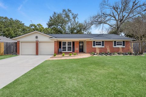 Property photo of 2405 jacquelyn drive, pearland, TX 77581
