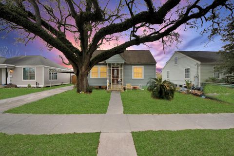 Photo of 5134 Leeland Street, Houston, TX 77023 (MLS # 93632592)