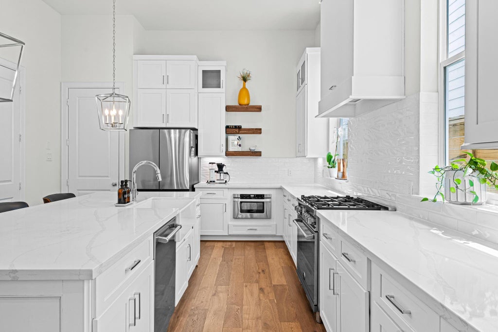 Photo of 533 W 27th Street, Houston, TX 77008 (MLS # 58060505)