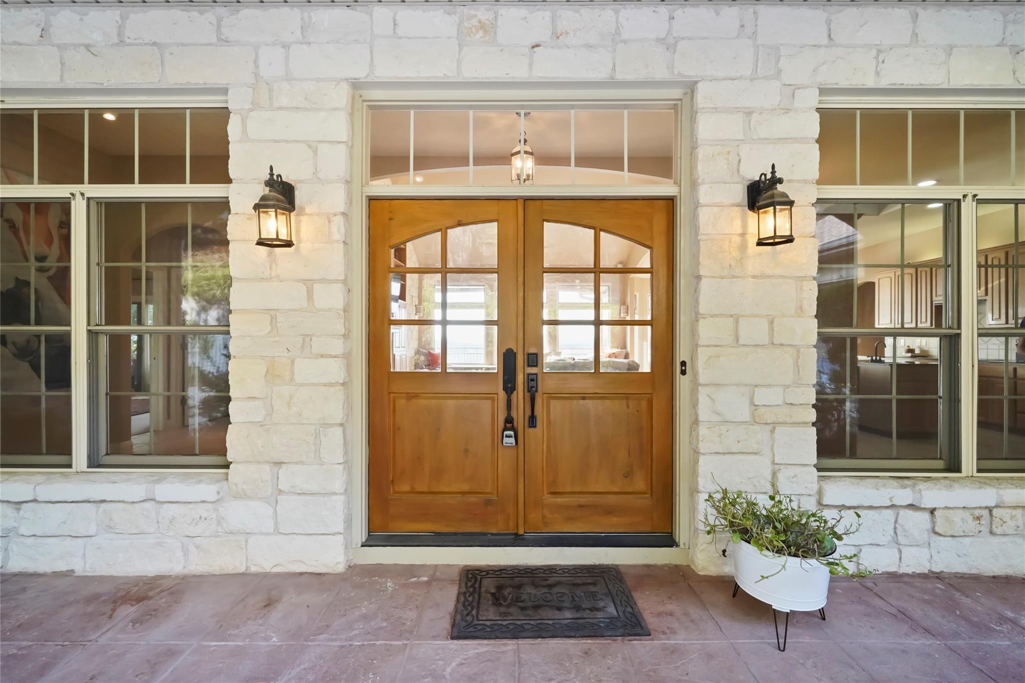 6103 Lakeshore Drive