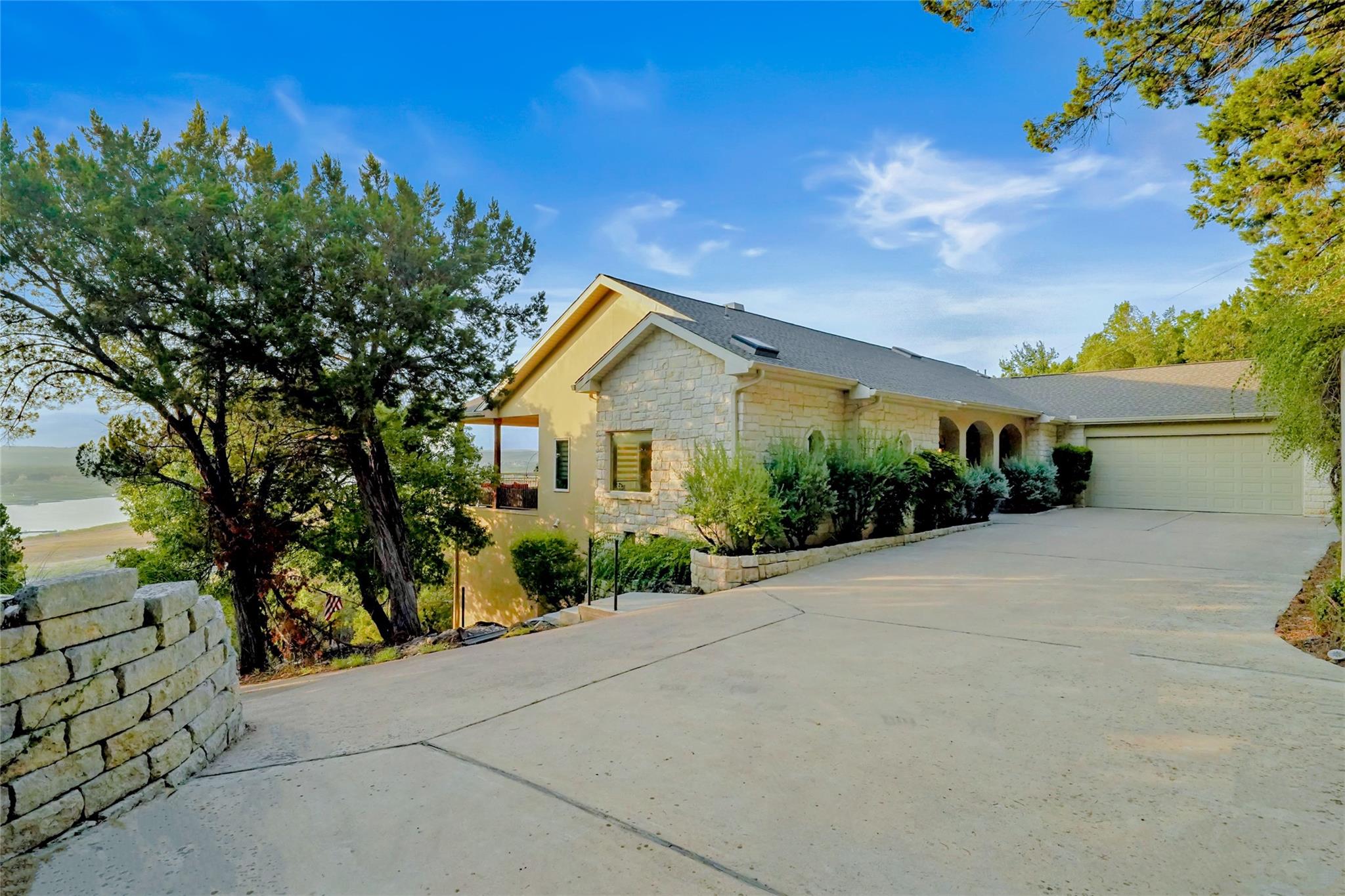 6103 Lakeshore Drive