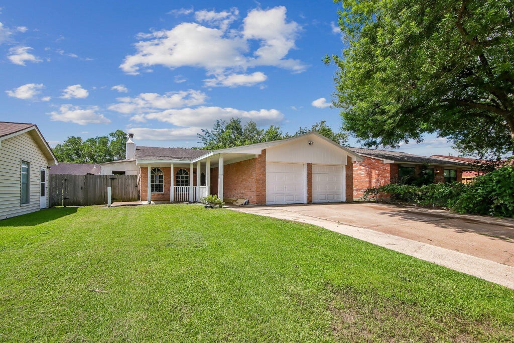 Photo of 1809 Flamingo Drive, League City, TX 77573 (MLS # 87889751)