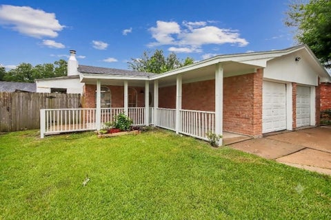 Homes For Sale - 1809 Flamingo Drive<br/> League City, TX 77573