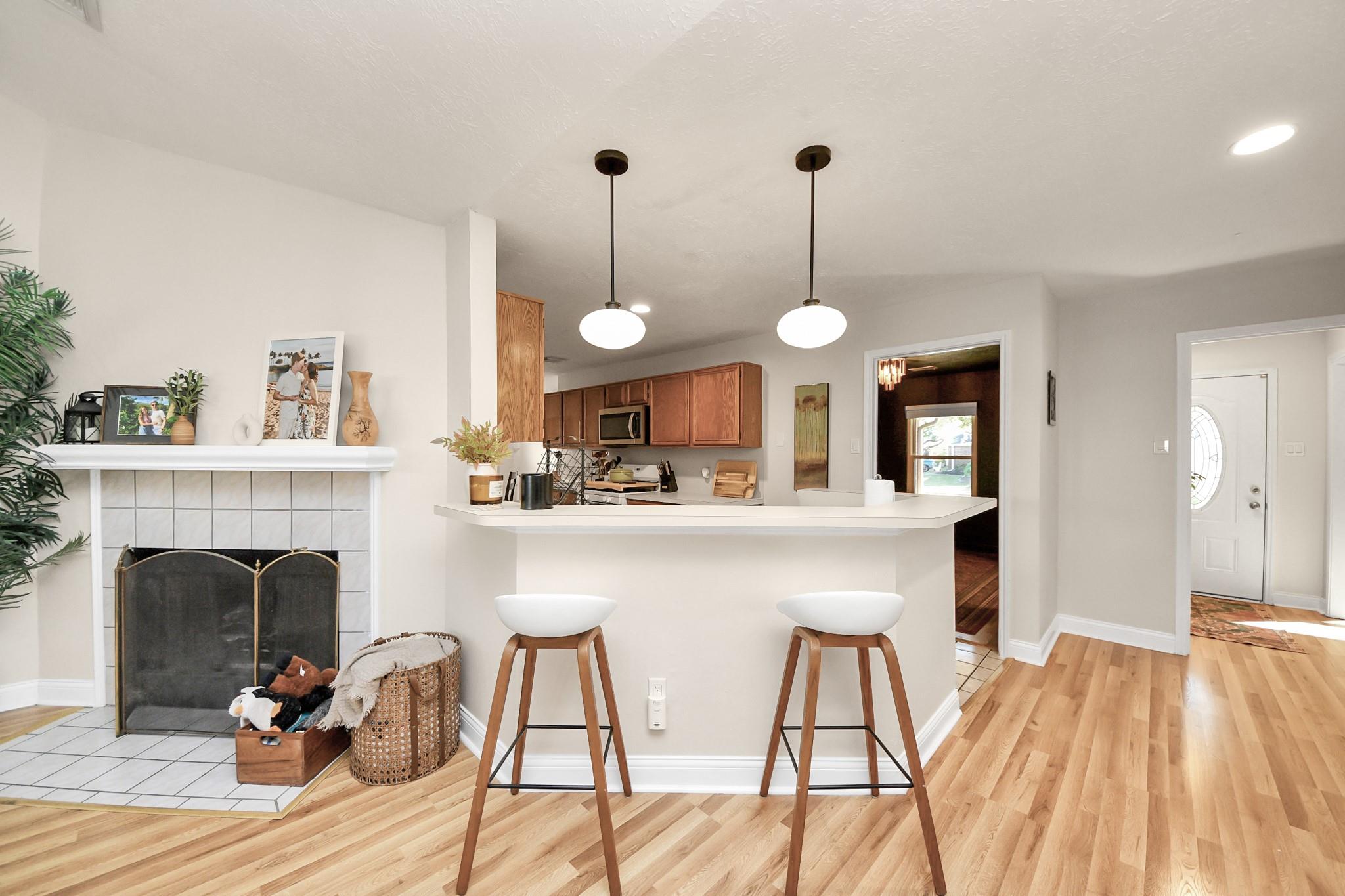 4811 Meadowglen Drive