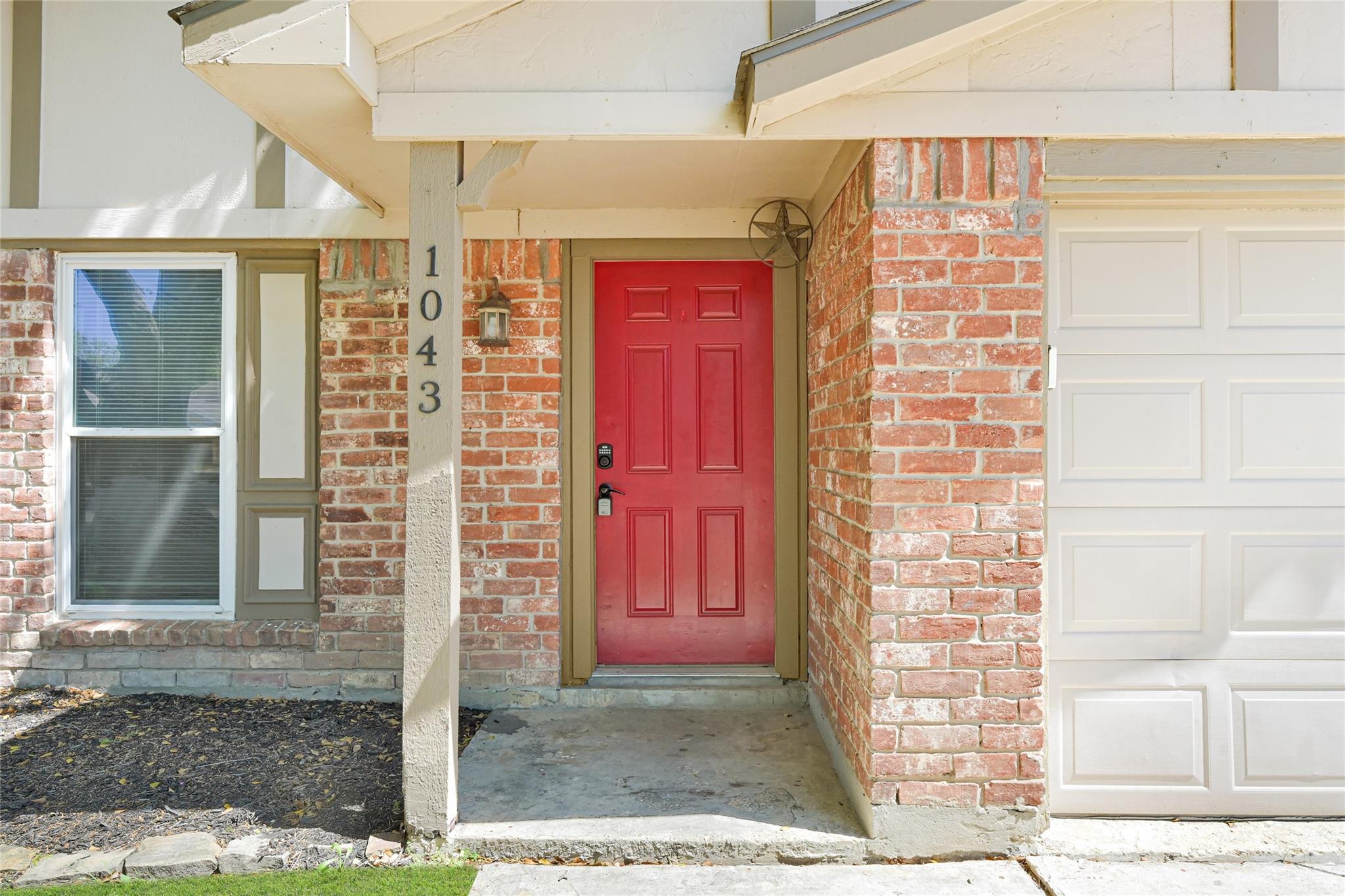 1043 Sierra Shadows Drive