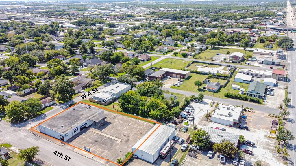 Photo of 130 S 4th Street #1, La Porte, TX 77571 (MLS # 22279894)