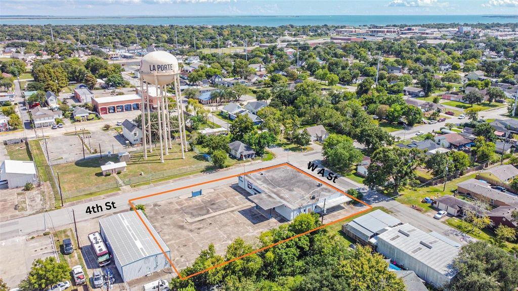 Photo of 130 S 4th Street #1, La Porte, TX 77571 (MLS # 22279894)