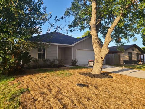 Photo of 1617 14th Avenue N, Texas City, TX 77590 (MLS # 85429501) Photo of 1617 14th Avenue N, Texas City, TX 77590 (MLS # 85429501)