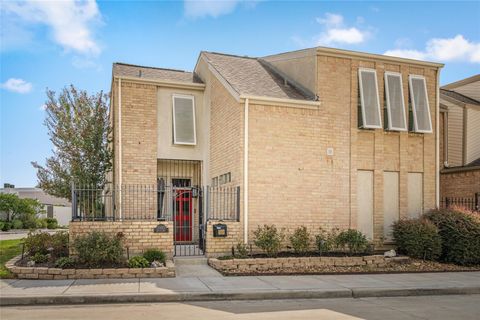 Photo of 9403 Denbury Way, Houston, TX 77025 (MLS # 98511209)