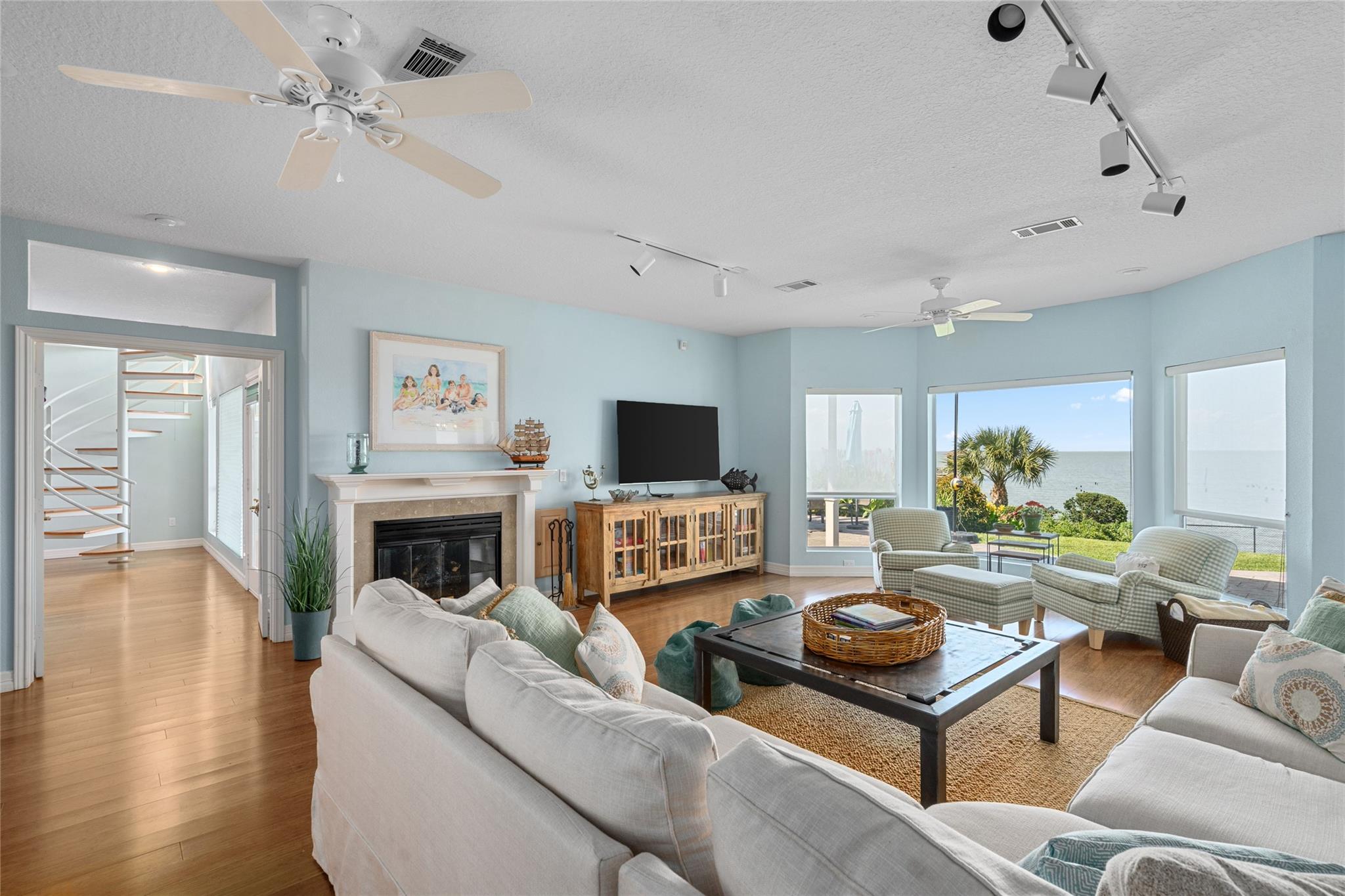 5123 W Bayshore Drive