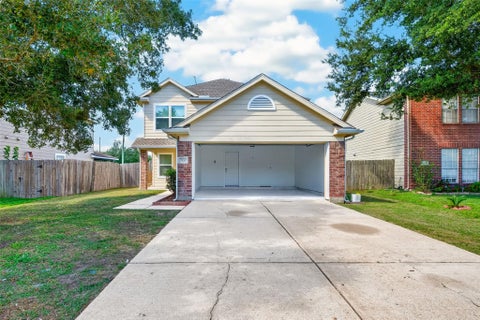 Photo of 12615 Verdant Brook Drive, Houston, TX 77085 (MLS # 53897806)