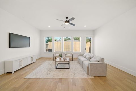 Tiny photo for 1430 Nashua Street, Houston, TX 77008 (MLS # 88928845)